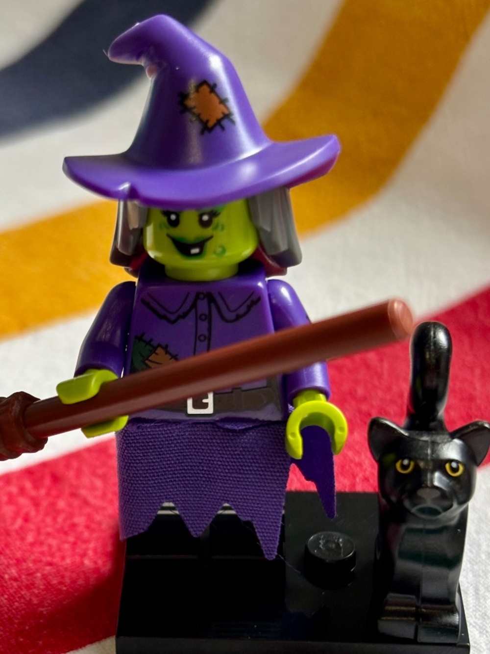 LEGO SERIES 14 "Wacky Witch" col14-4 With stand, pamphlet & accessories.